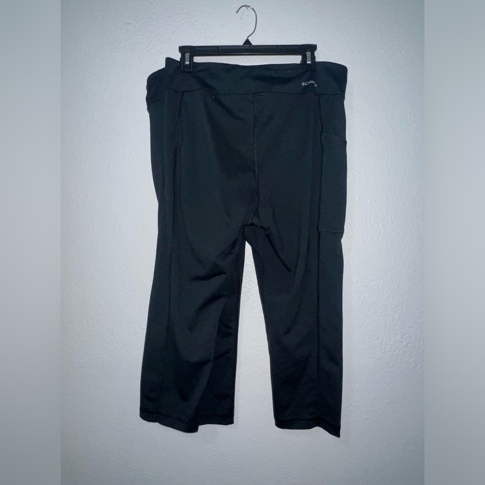 2 PAIRS- Columbia Capri Leggings
